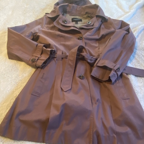 Woman’s London fog belted trench coat-size large - Picture 8 of 10